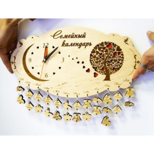 Часы «Семейный календарь»